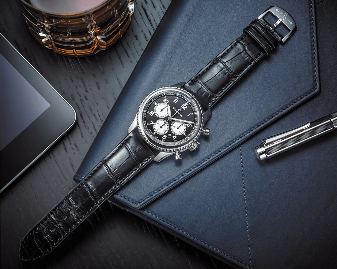 navitimer-8-b01with-black-dial-and-black-alligator-strap_03